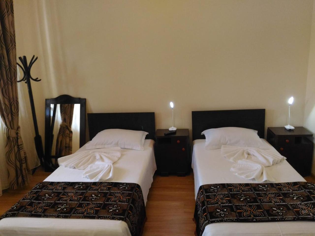 Edelweiss Guesthouse, Glamping And Camping Suhaia Exterior photo