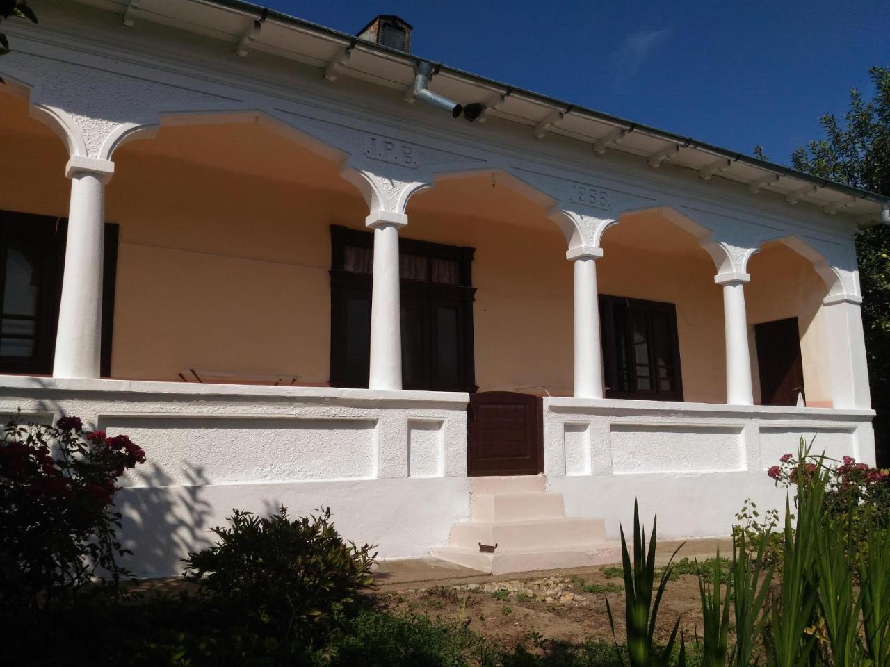 Edelweiss Guesthouse, Glamping And Camping Suhaia Exterior photo