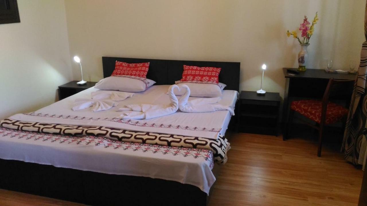 Edelweiss Guesthouse, Glamping And Camping Suhaia Exterior photo